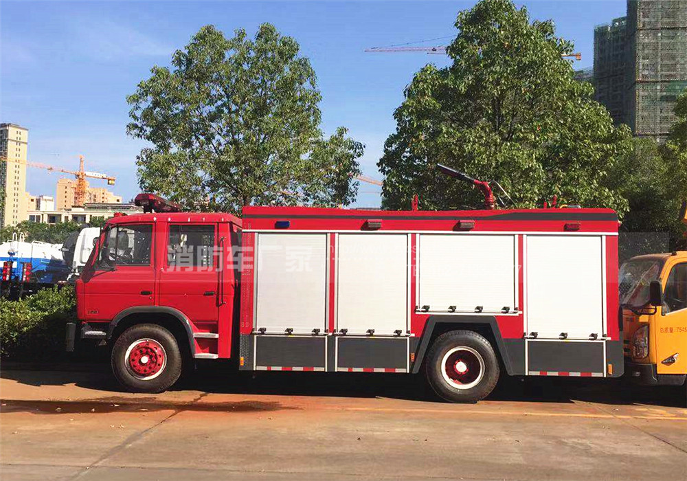 東風(fēng)153水罐消防車 東風(fēng)153水罐消防車